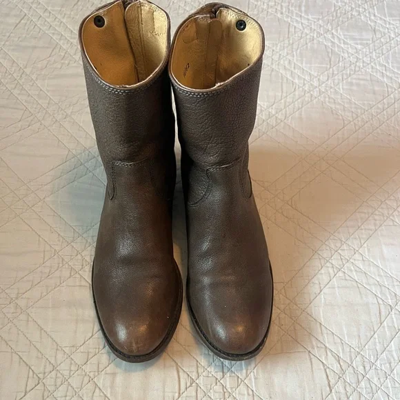FRYE Melissa Button Zip Short Grey/Brown Leather Ankle Boots, Size 9 - Picture 2 of 16